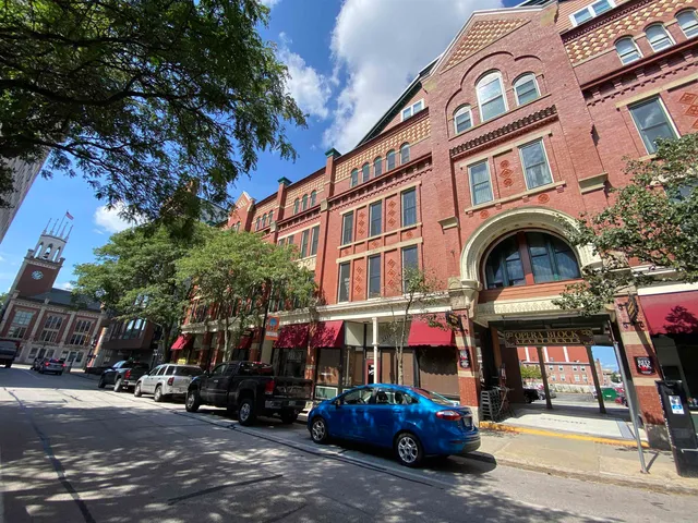 $1,602 | 30 Hanover Street, Unit 201, Manchester, NH 03101