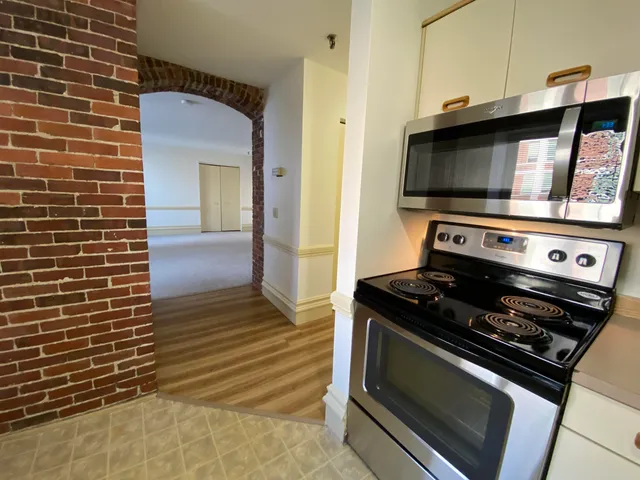 $1,602 | 30 Hanover Street, Unit 201, Manchester, NH 03101