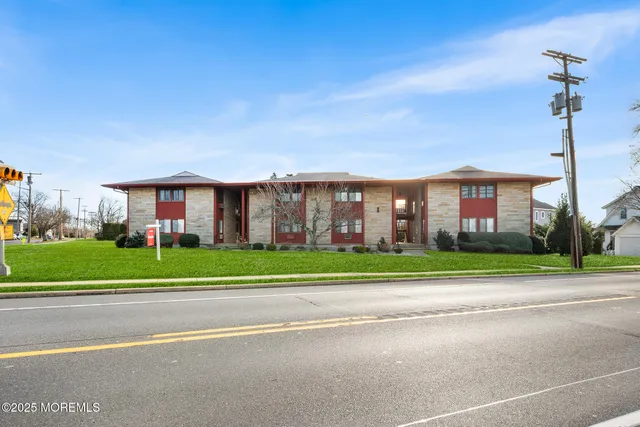 $499,000 | 530 Highway 71, Unit 4, Spring Lake Heights, NJ 07762