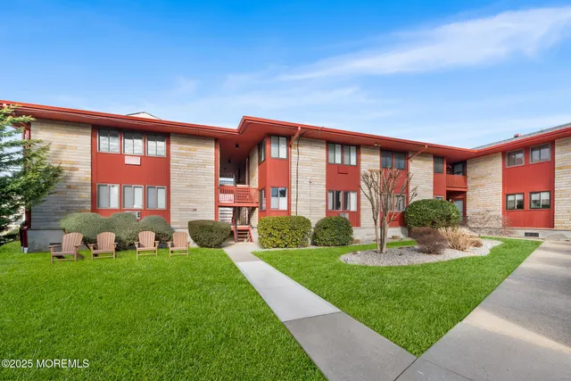 $499,000 | 530 Highway 71, Unit 4, Spring Lake Heights, NJ 07762