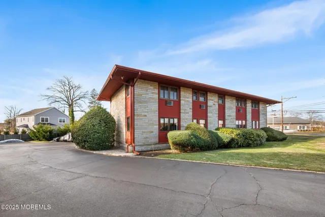 $499,000 | 530 Highway 71, Unit 4, Spring Lake Heights, NJ 07762
