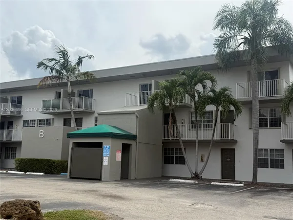 $280,000 | 7510 Southwest 152nd Avenue, Unit B202, Miami, FL 33193