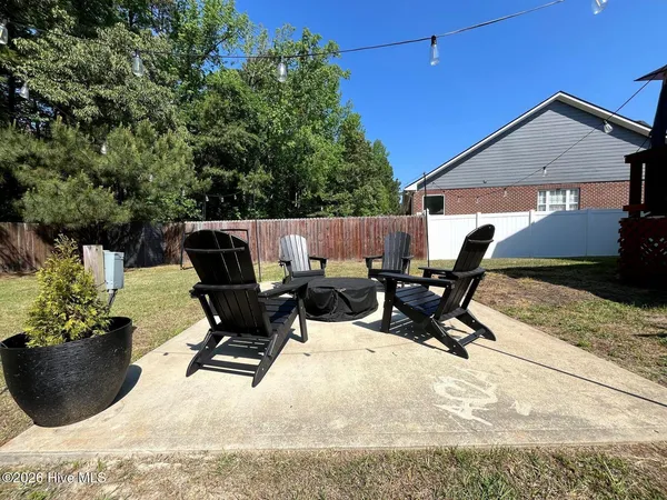 $2,400 | 561 Thorncliff Drive, Raeford, NC 28376