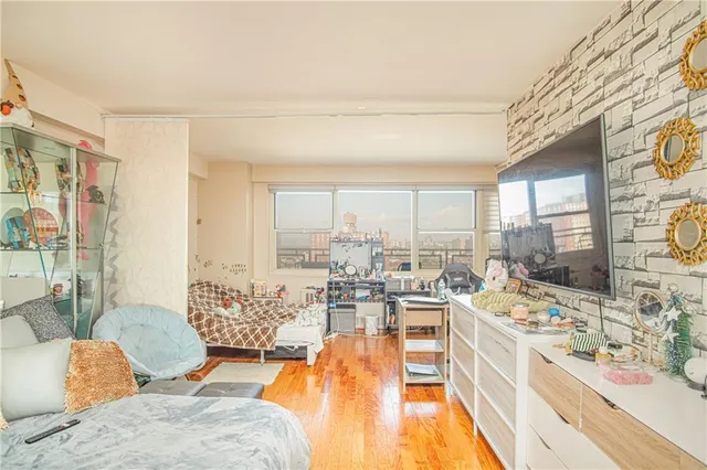 $370,000 | 2944 West 5th Street, Unit 18S | Coney Island