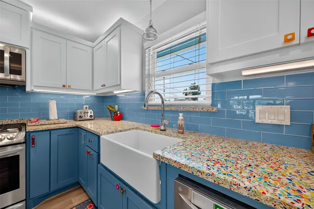 $395,000 | 523 Pompano Street, Bayou Vista, TX 77563