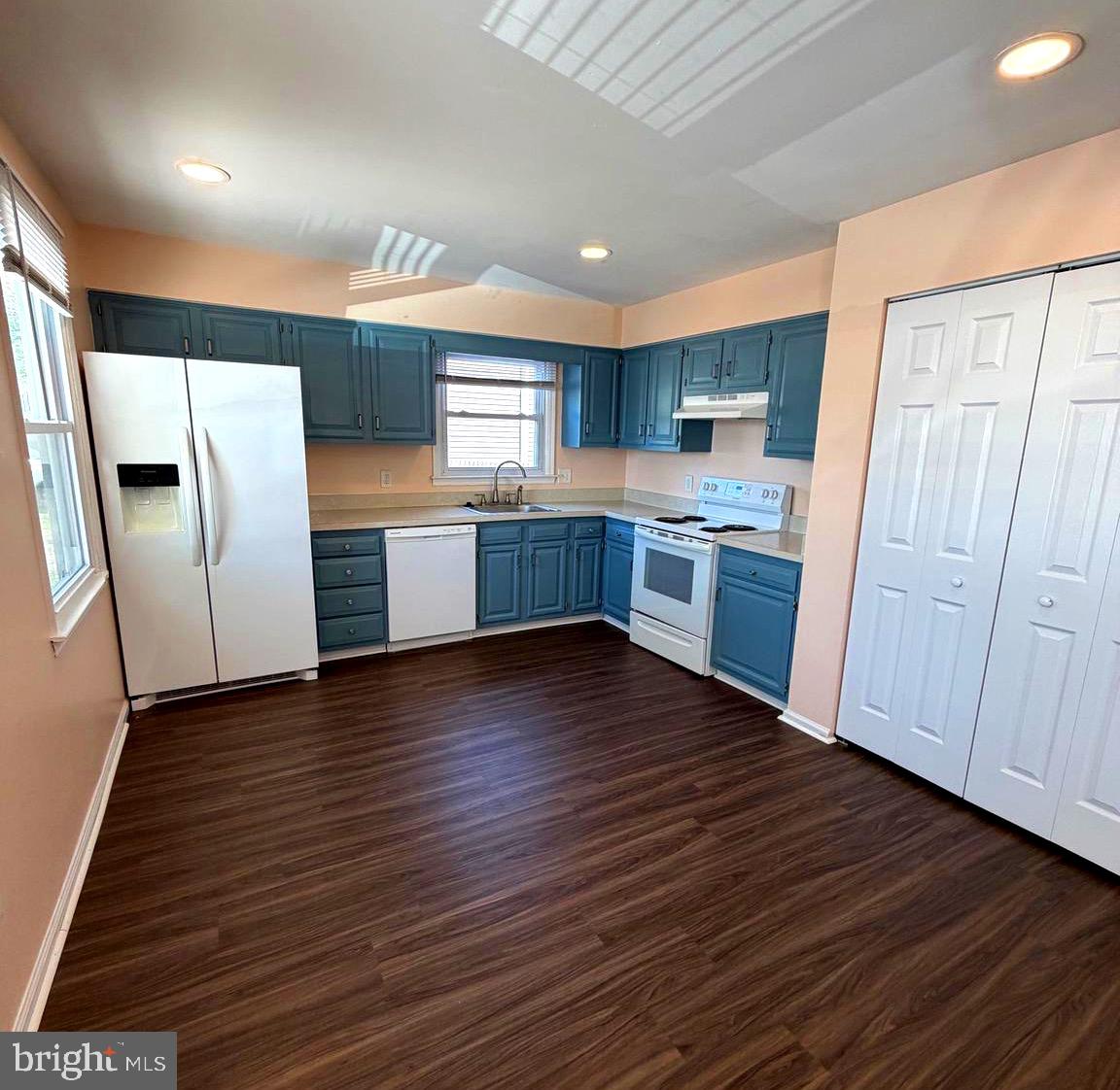 478 Jarvis Road Sicklerville, NJ 08081 - Photo 3 of 13 Freshly painted kitchen and cabinets