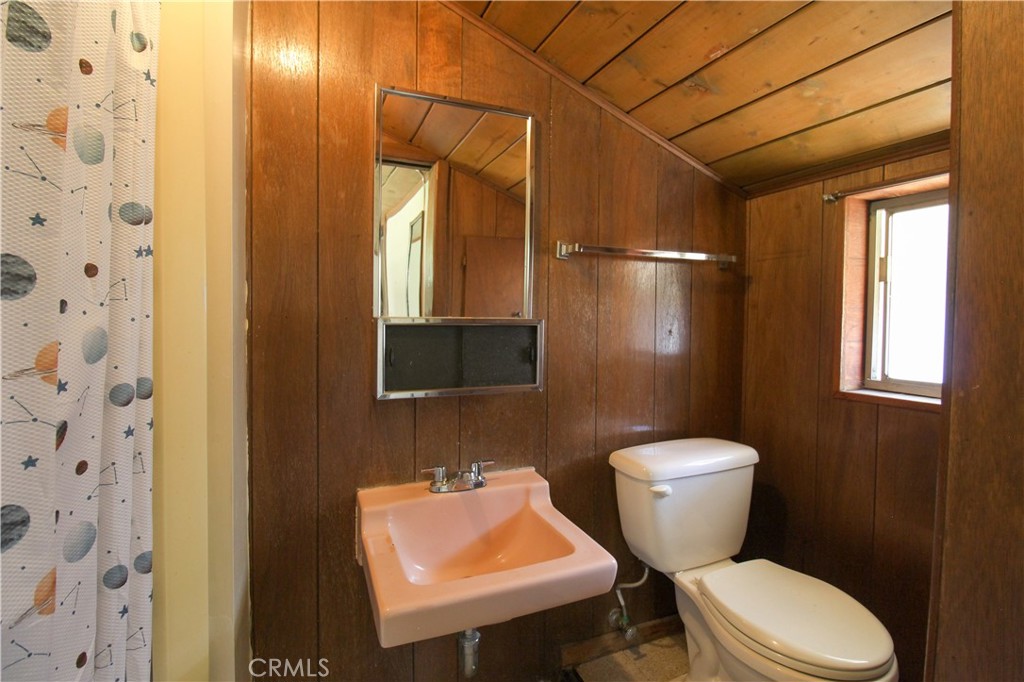 543 North Ranch Lane Glendora, CA 91741 - Photo 34 of 52 studio restroom