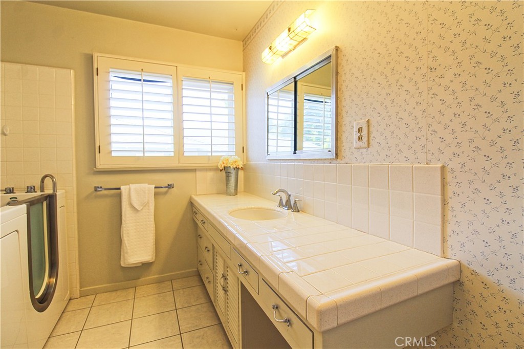 543 North Ranch Lane Glendora, CA 91741 - Photo 49 of 52 restroom 2: hallway bath