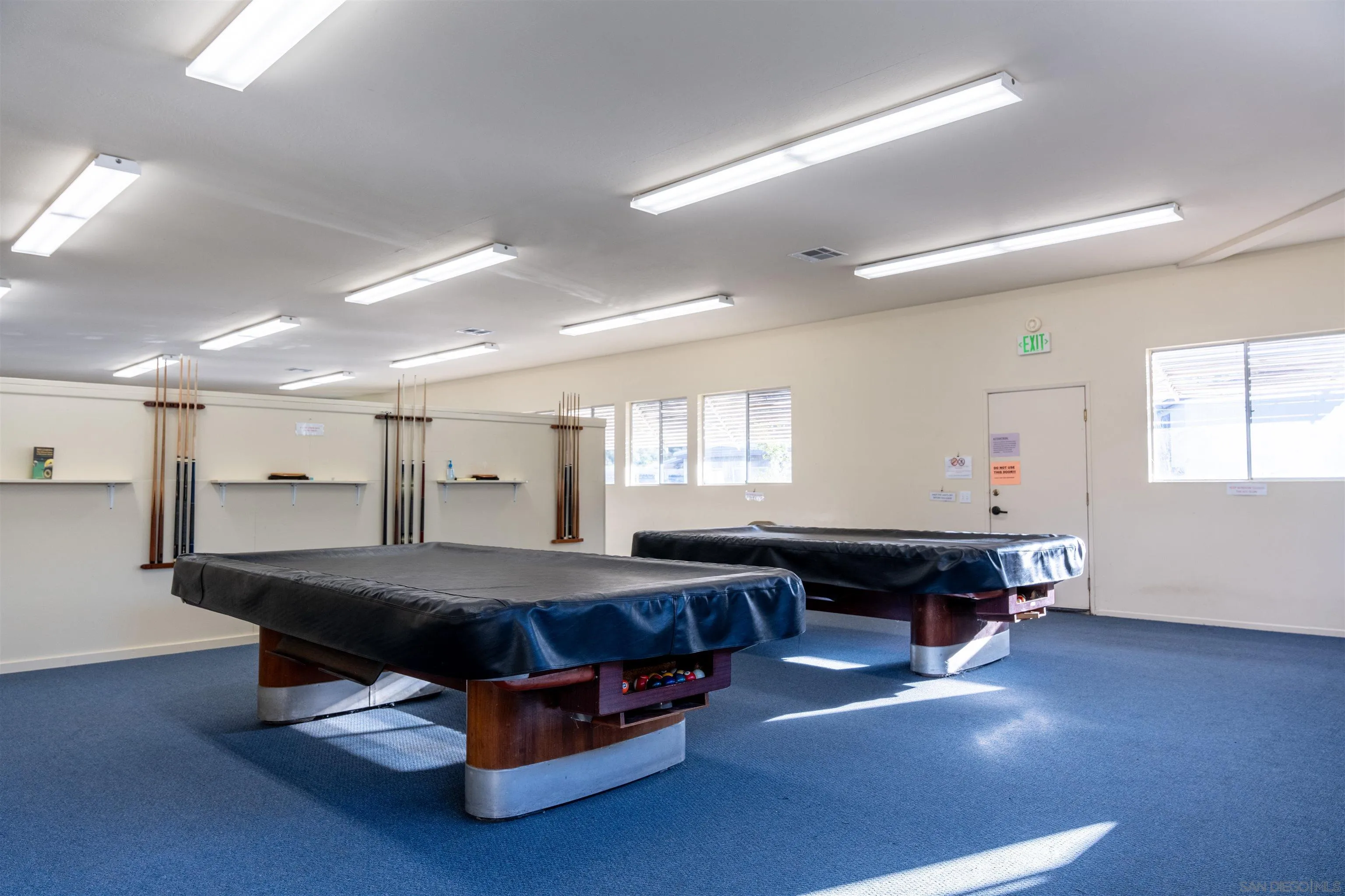 3909 Reche Road, Unit SPC 116 Fallbrook, CA 92028 - Photo 25 of 27 a living room with a table chairs and wooden floor