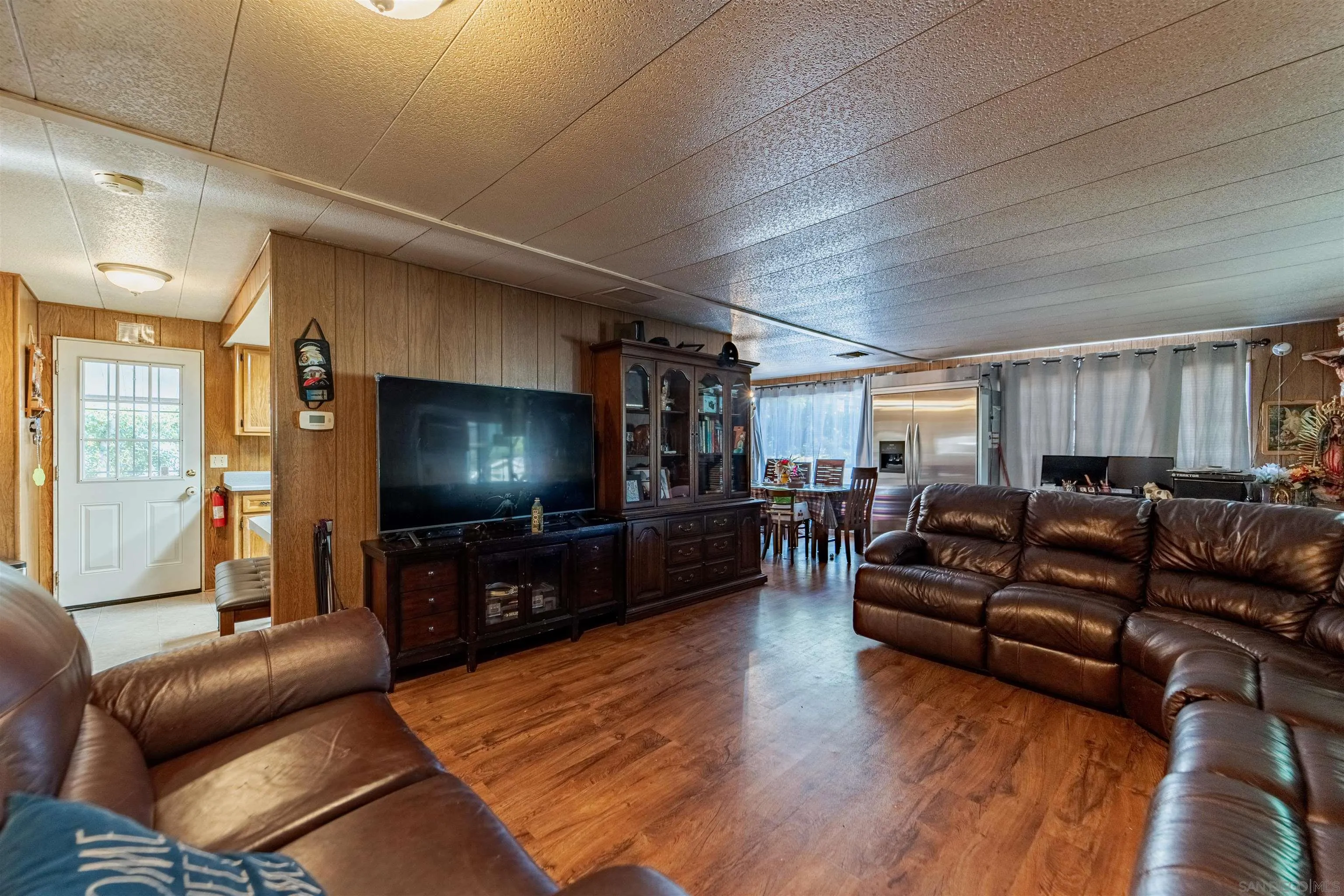 3909 Reche Road, Unit SPC 116 Fallbrook, CA 92028 - Photo 10 of 27 a living room with furniture and a flat screen tv