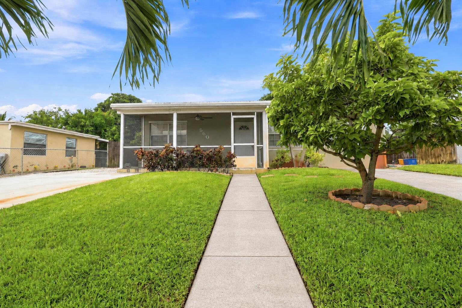 560 Seagrape Road Lantana, FL 33462 - Photo 2 of 26 2