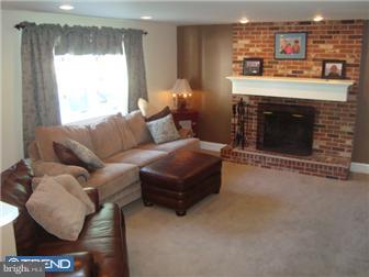 260 Burning Tree Road Delran, NJ 08075 - Photo 5 of 12 Family Room