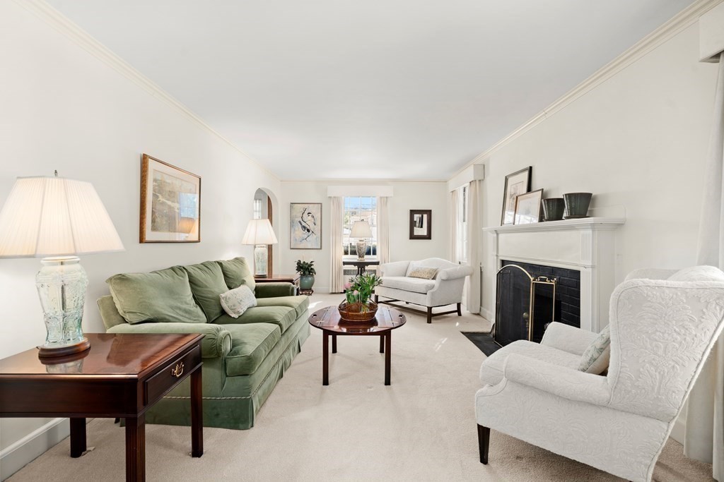 17 Garrison Road Wellesley, MA 02482 - Photo 6 of 26
