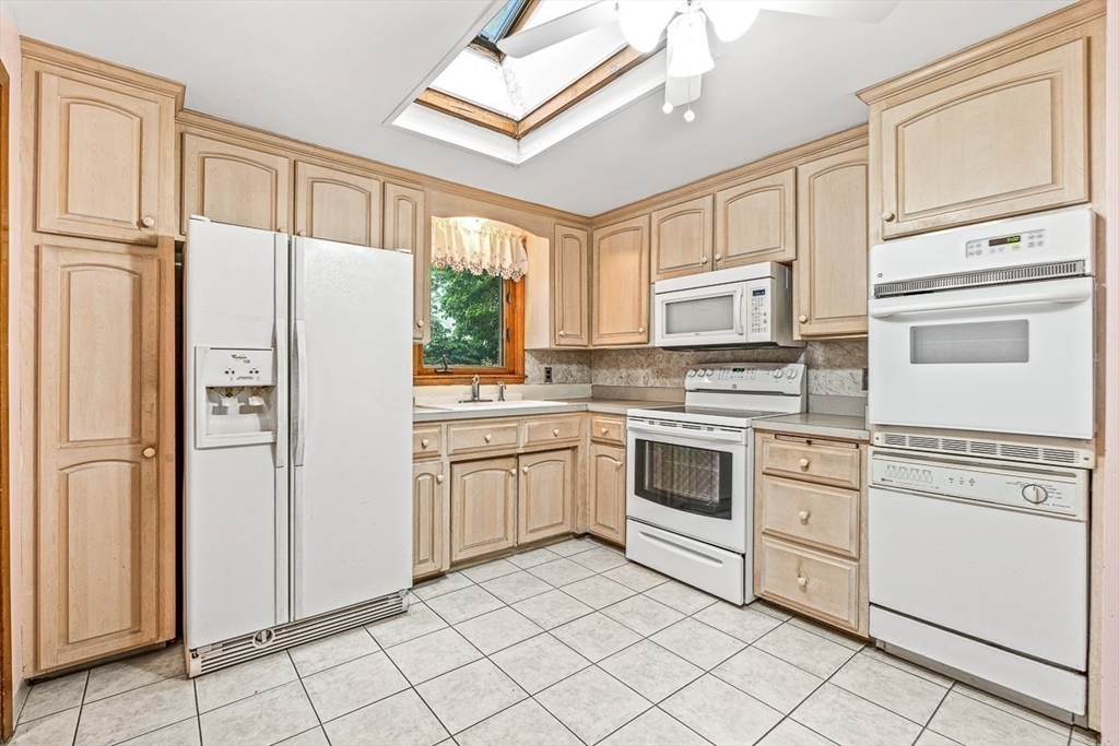 6 Nathaniel Road Winchester, MA 01890 - Photo 8 of 38 Gallery Image 8