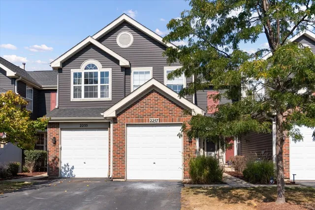 $299,900 | 2257 Lake Ridge Drive, Glendale Heights, IL 60139