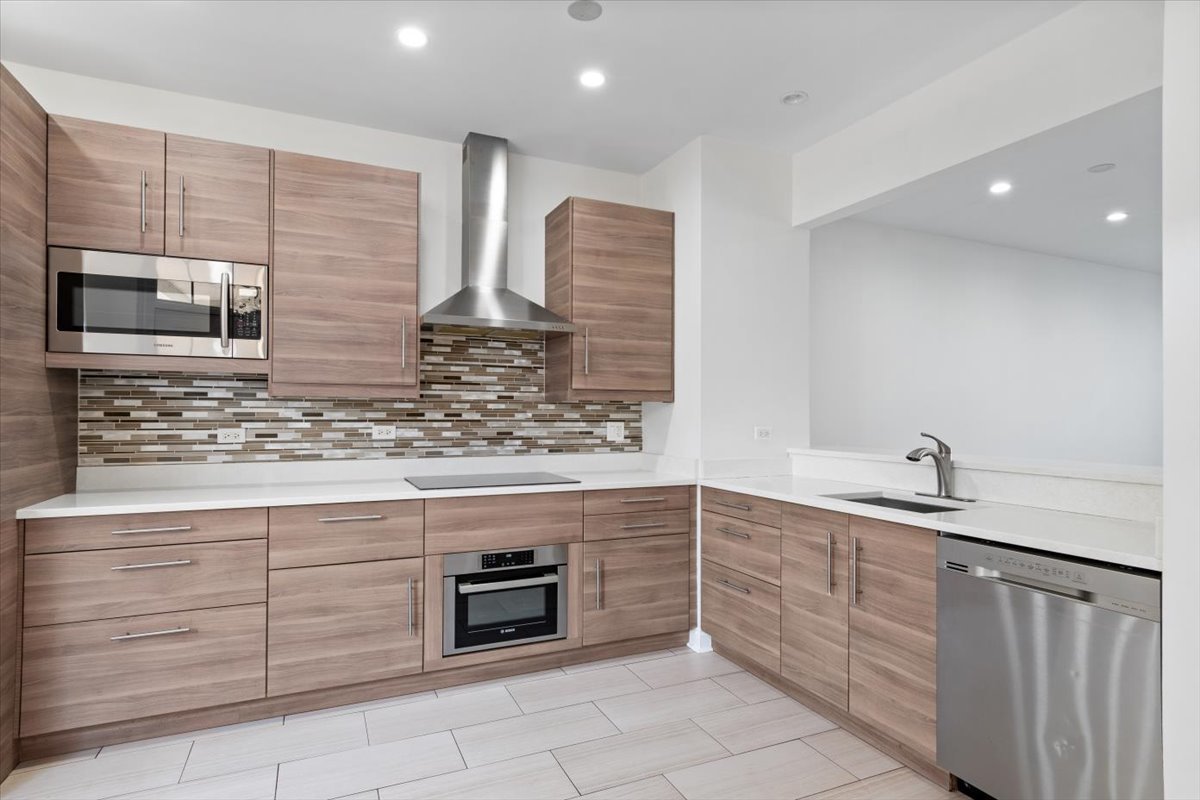 2257 Lake Ridge Drive Glendale Heights, IL 60139 - Photo 2 of 15