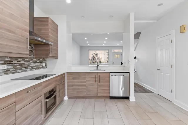 $299,900 | 2257 Lake Ridge Drive, Glendale Heights, IL 60139