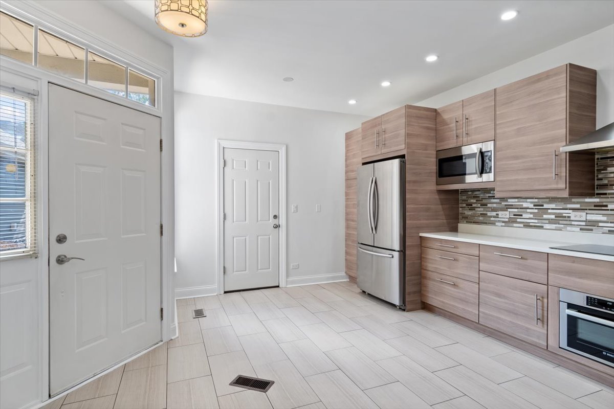 2257 Lake Ridge Drive Glendale Heights, IL 60139 - Photo 8 of 15