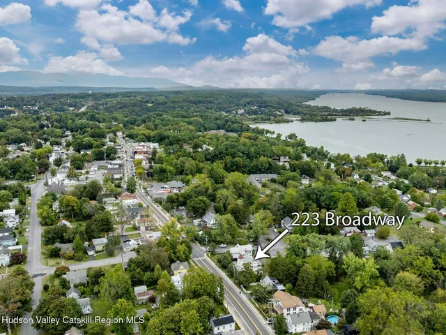 a view of an entryway of a house
