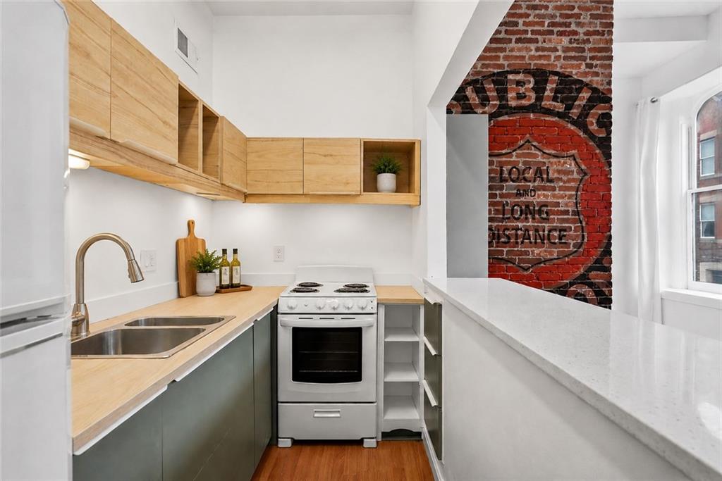600 Lockhart Street, Unit 3 Pittsburgh, PA 15212 - Photo 21 of 42 This photo is virtually staged.
