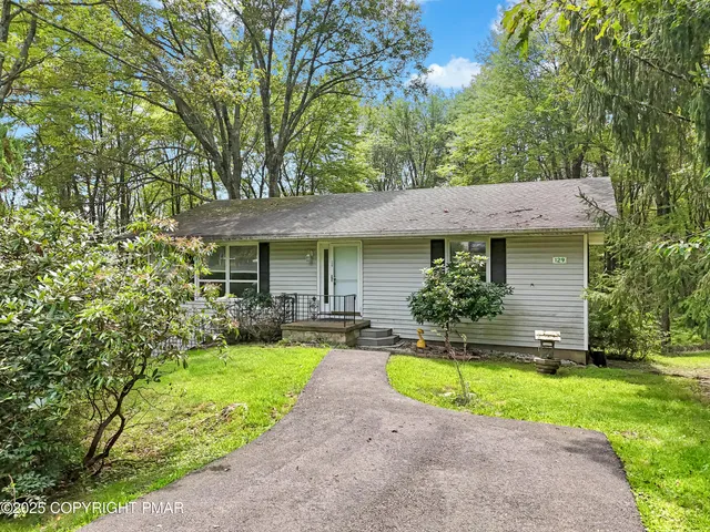 $300,000 | 129 Winona Road, Mount Pocono, PA 18344