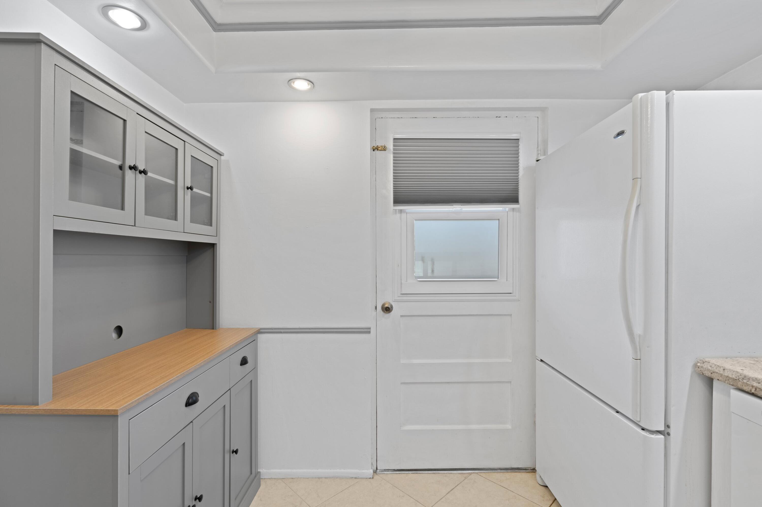 5961 Northwest 2nd Avenue, Unit 209 Boca Raton, FL 33487 - Photo 11 of 35 Kitchen