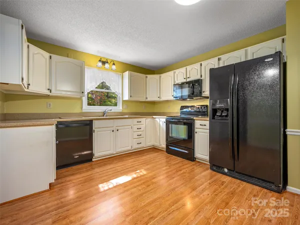 $280,000 | 40 Sagebrush Circle, Etowah, NC 28729
