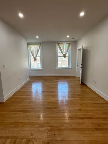 $2,200 | 4 Elliot Street, Unit 6, Brattleboro, VT 05301