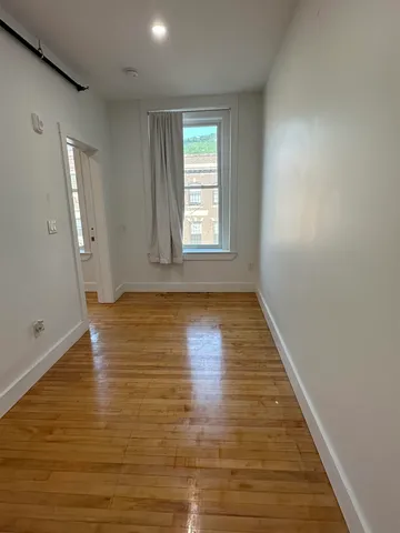 $2,200 | 4 Elliot Street, Unit 6, Brattleboro, VT 05301