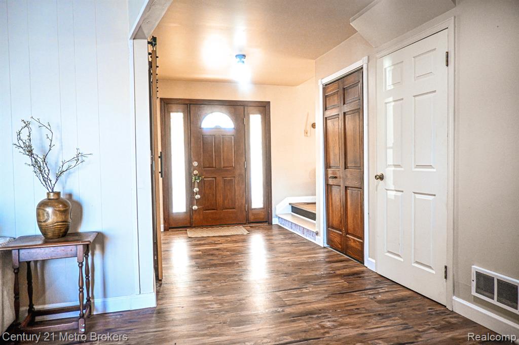 433 Dutch Mill Drive Flushing, MI 48433 - Photo 5 of 26