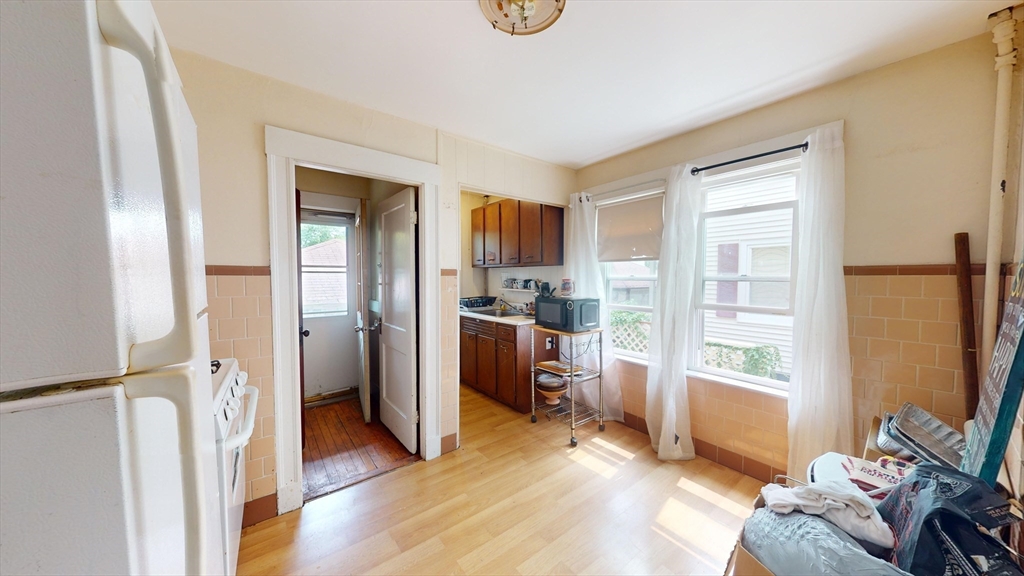 32 Walnut Street Medford, MA 02155 - Photo 11 of 27
