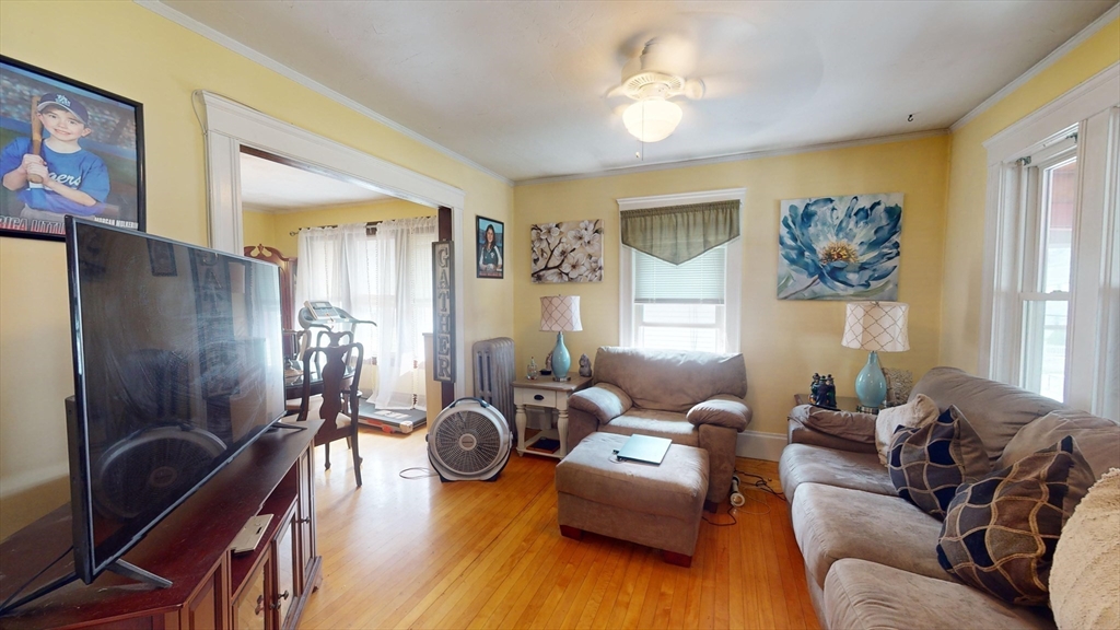 32 Walnut Street Medford, MA 02155 - Photo 3 of 27