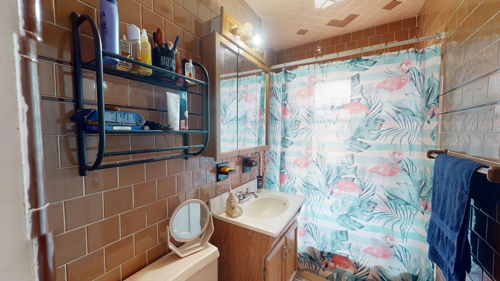 32 Walnut Street Medford, MA 02155 - Photo 9 of 27