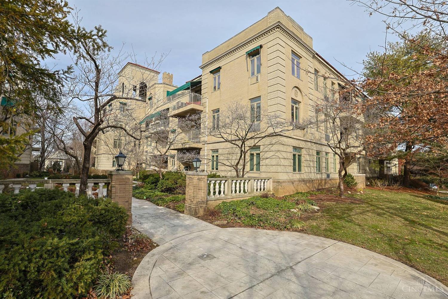 2378 Madison Road, Unit 34 Cincinnati, OH 45208 - Photo 1 of 5 Gallery Image 1
