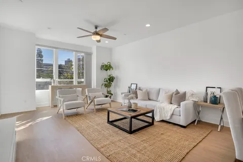 $5,000 | 10832 West Riverton Court, Toluca Lake, CA 91602