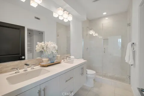 $4,850 | 10832 West Riverton Court, Toluca Lake, CA 91602