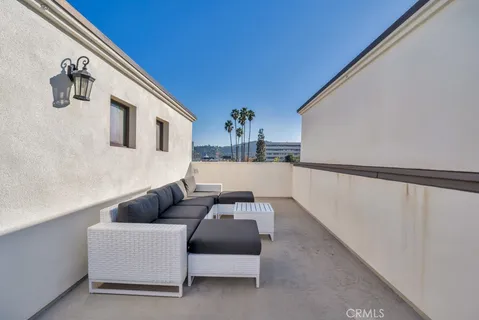$4,850 | 10832 West Riverton Court, Toluca Lake, CA 91602