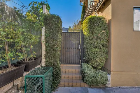 $4,850 | 10832 West Riverton Court, Toluca Lake, CA 91602