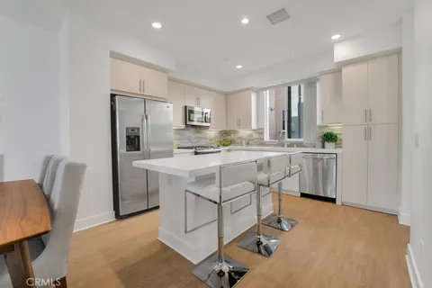 $4,850 | 10832 West Riverton Court, Toluca Lake, CA 91602