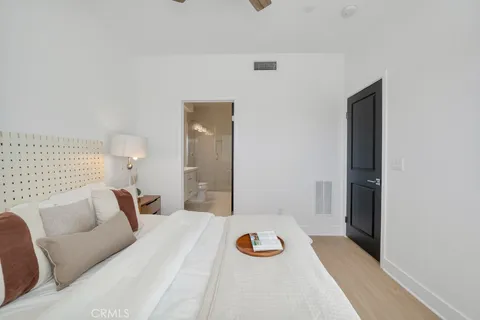 $4,850 | 10832 West Riverton Court, Toluca Lake, CA 91602
