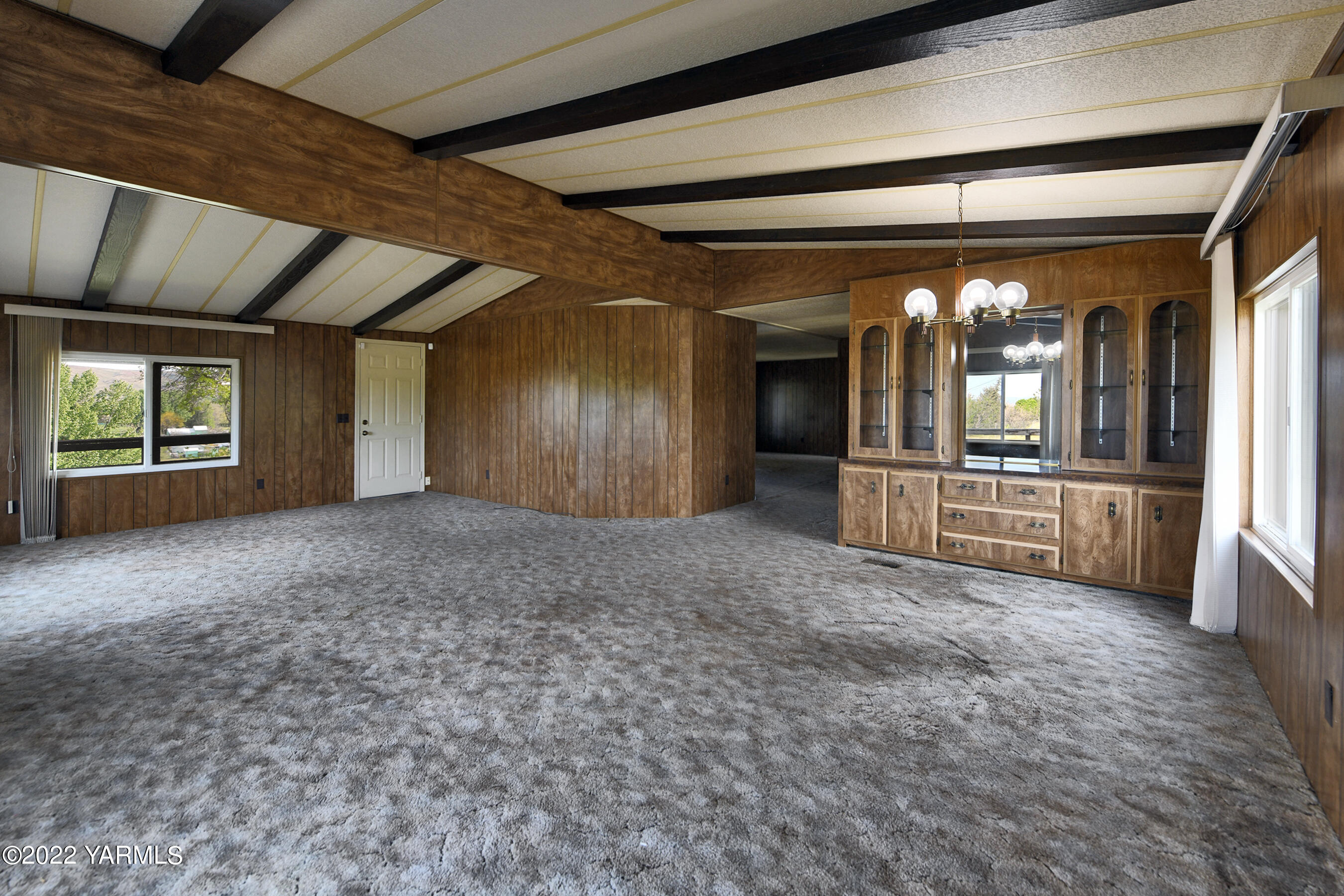 2611 Draper Road Yakima, WA 98903 - Photo 5 of 13 5- Living Room