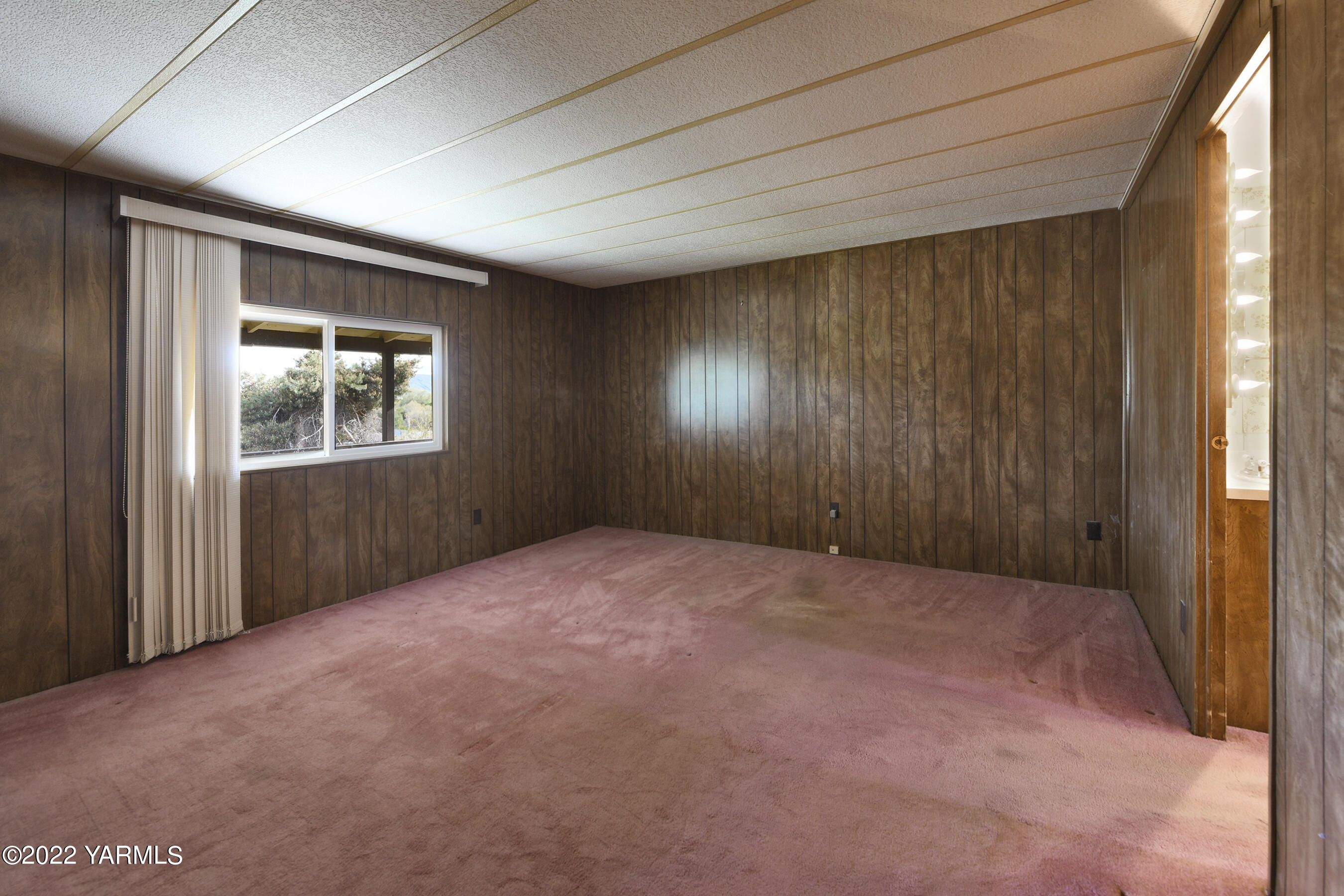 2611 Draper Road Yakima, WA 98903 - Photo 8 of 13 8- Primary Suite