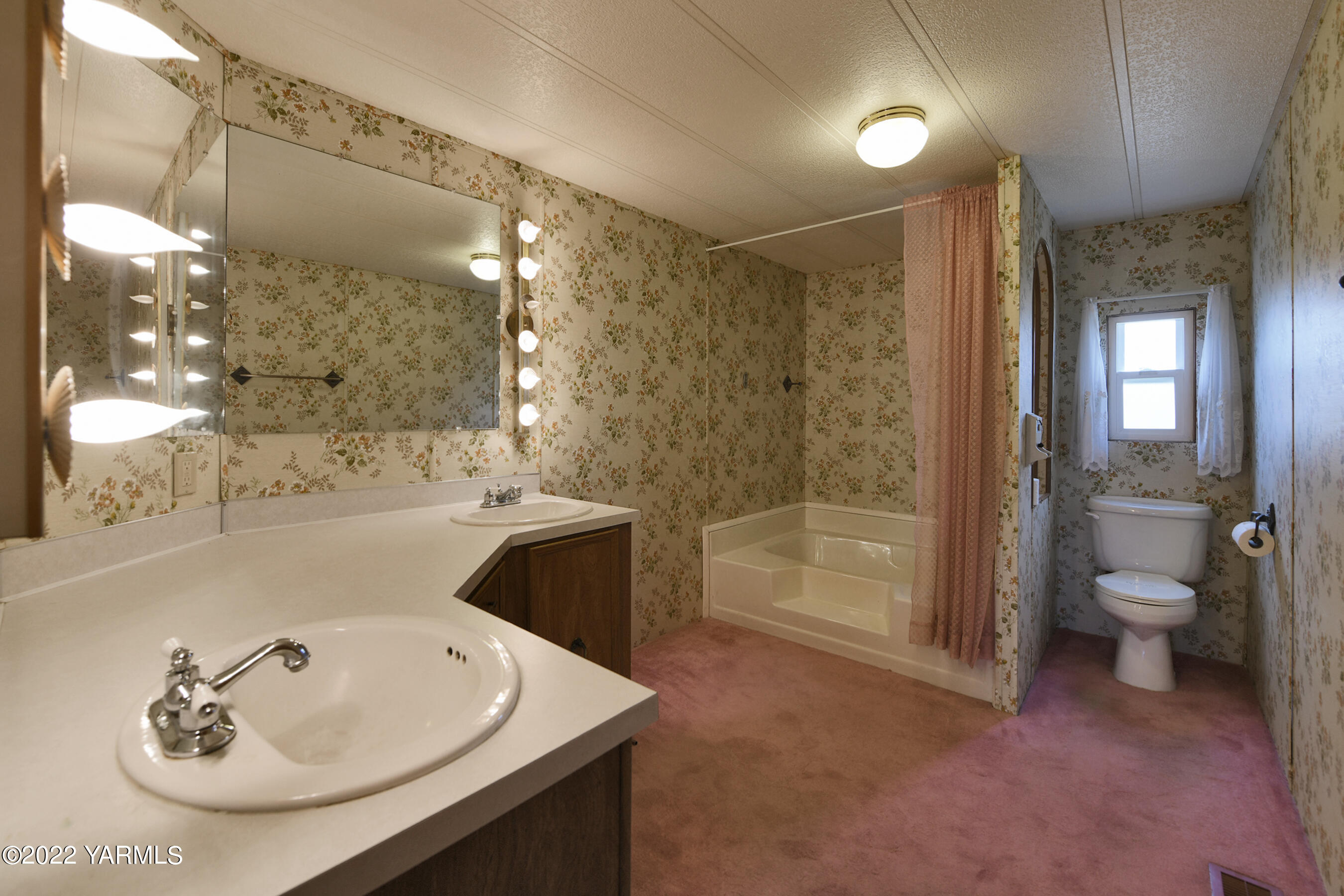 2611 Draper Road Yakima, WA 98903 - Photo 9 of 13 9- Primary Suite Bathroom