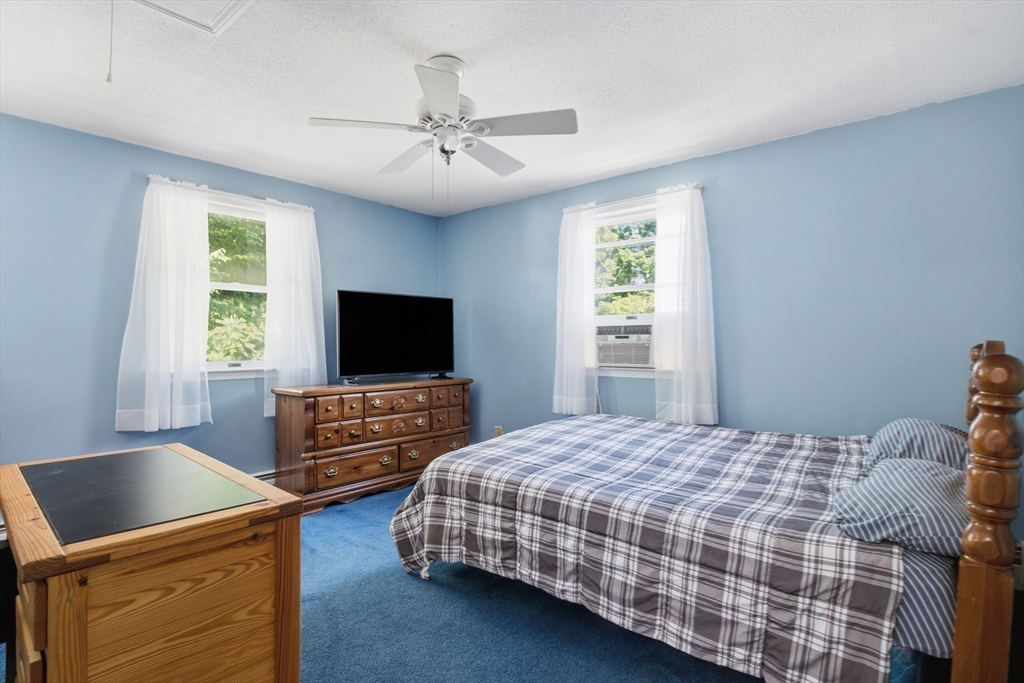 137 Maplewood Road Lynn, MA 01904 - Photo 20 of 39