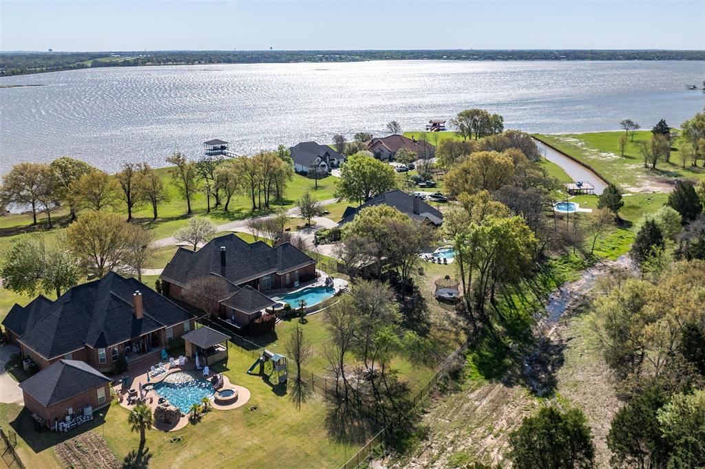107 Nautical Point Mabank, TX 75143 - Photo 35 of 36 a view of a backyard