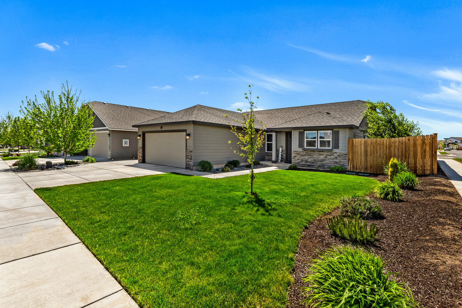 3499 Northwest 9th Lane Redmond, OR 97756 - Photo 3 of 29 Beautifully landscaped