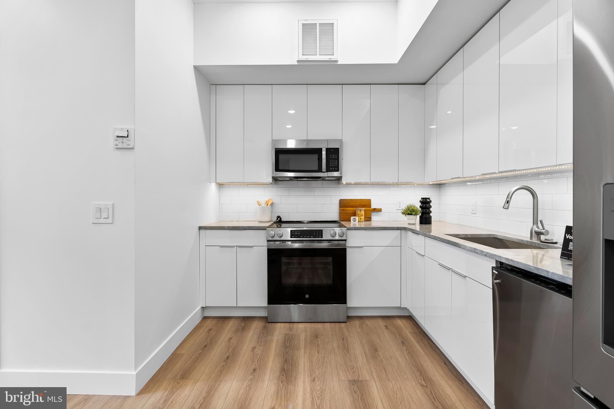 300 Christian Street, Unit 303 Philadelphia, PA 19147 - Photo 5 of 16