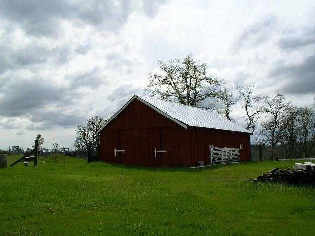 14915 Cloverdale Road Anderson, CA 96007 - Photo 3 of 4 Barn
