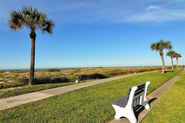 $3,000 | 1945 Gulf Of Mexico Drive, Unit M2402, Longboat Key, FL 34228