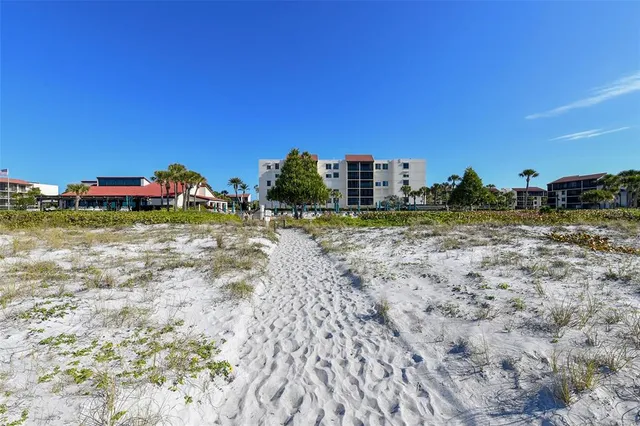 $3,000 | 1945 Gulf Of Mexico Drive, Unit M2402, Longboat Key, FL 34228